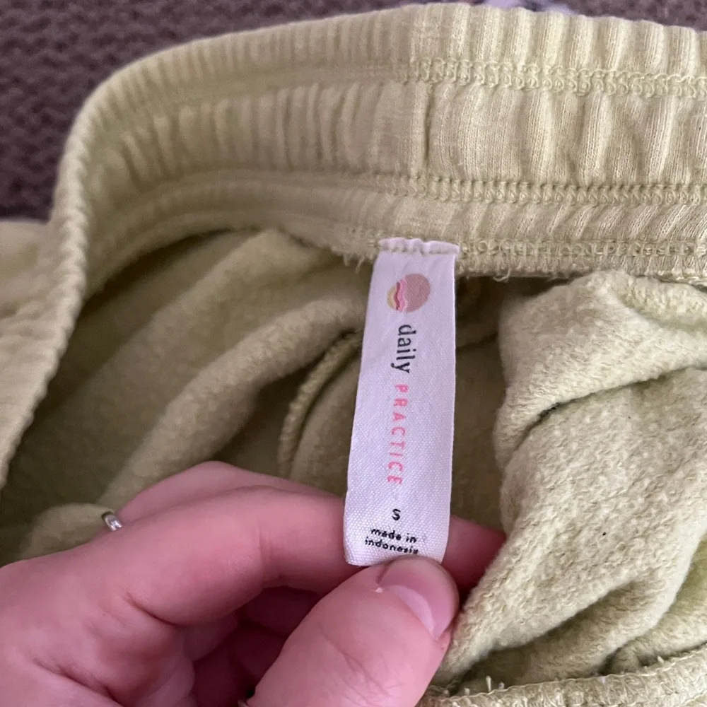 Anthropologie bubble short - Picture 4 of 4